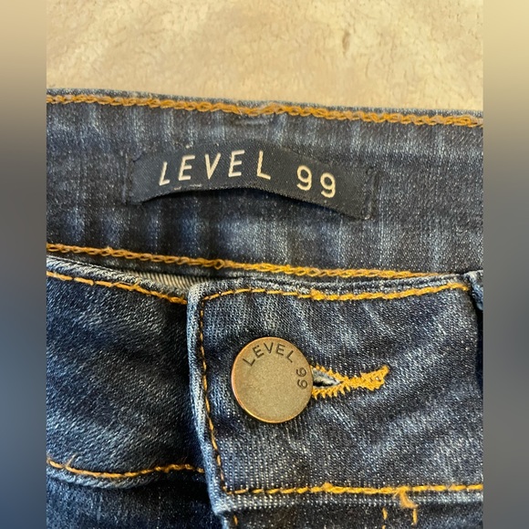 Level 99 medium wash denim pants, size 26. Excellent condition. - Picture 4 of 7